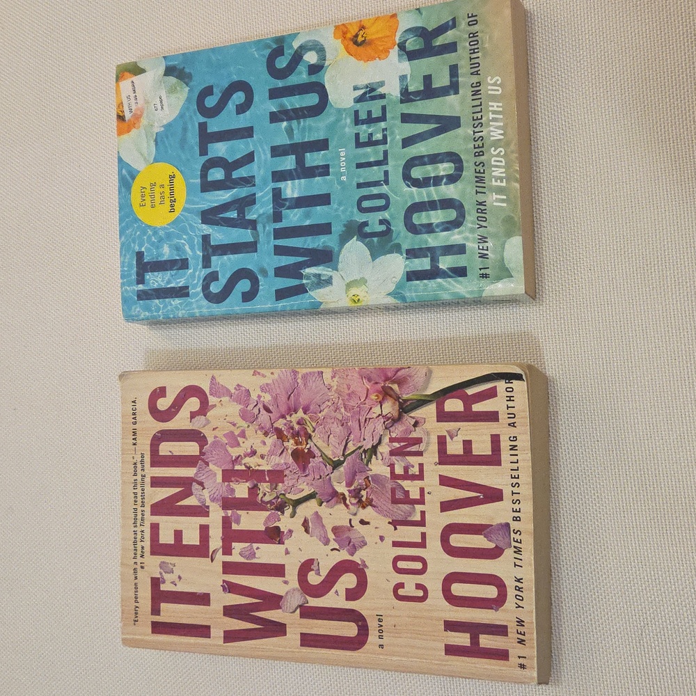 Colleen Hoover Book Set - It Ends With Us & It Starts With Us